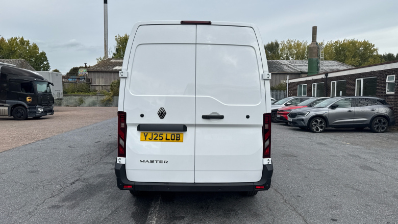 Renault Master Mwb Diesel Fwd MM35 Blue dCi 130 Advance Medium Roof Van